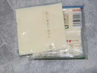 4、深夜食堂～年糕辣酱芝士方便面,芝士一片