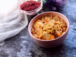 14、深夜食堂～年糕辣酱芝士方便面,你饿了么？