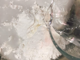 5、广式萝卜糕,加入清水