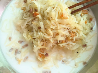 14、广式萝卜糕,倒入调好的粉浆中