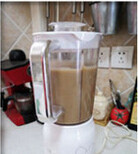 2、栗子泥,煮好后的栗子晾凉冷却，在放到搅拌机内，加入少许的水，搅拌机能顺利搅拌即可