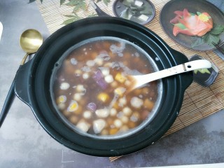 1、芋圆小火锅,热乎的小火锅