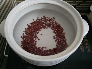 10、芋圆小火锅,放入砂锅，加入适量水煮开