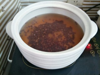 11、芋圆小火锅,加入冰糖煲至红豆软烂