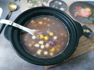 16、芋圆小火锅,芋圆凉了口感非常不好，冬天热乎的才好吃