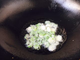 11、西红柿炒鸡蛋豌豆,暴香葱花。