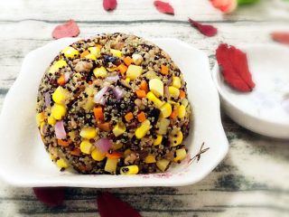 19、土豆藜麦炒五色丁,亲们注意到没？我只放了酱油，我个人认为酱油够咸的了，所以一般放酱油的时候我是不放盐的