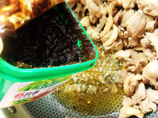 11、魔芋烧鸭,准备好豆瓣酱