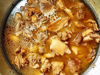 15、魔芋烧鸭,加入适量清水