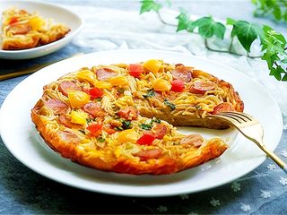 12、面条花式煎饼,切块装盘，美味即享