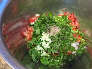 9、墨西哥风味牛肉沙拉,再加黑胡椒碎，橄榄油5g。