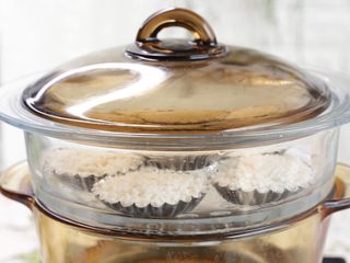 13、奶黄水晶饼  ,冷水下锅 水开后转中小火蒸45分钟