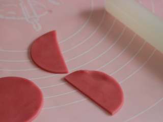 9、桃山玫瑰,圆形片对半切开，边缘稍微压薄一点