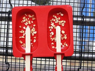 11、奶香浓郁哒-花生小奶糕,撒上花生碎