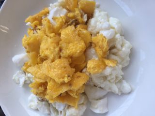 11、快手菜鲜香赛螃蟹（鸡蛋，咸蛋）,蛋黄蛋白是不是很像蟹黄和蟹肉啊