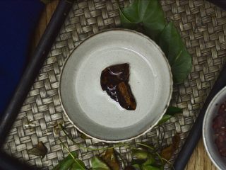 3、红豆汤圆,陈皮先用水泡上一会。