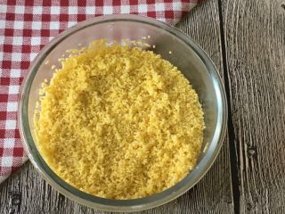 3、宝宝辅食之小米软饼,沥干水分