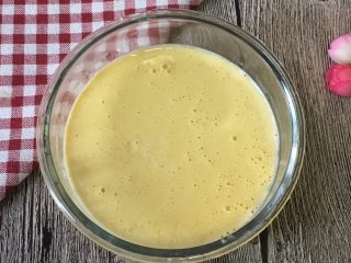 6、宝宝辅食之小米软饼,搅拌均匀如上图