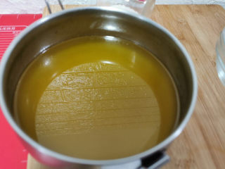 2、螺旋大麦苗酥皮月饼,鸡油，猪油或黄油也可以