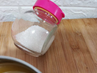 3、螺旋大麦苗酥皮月饼,白糖