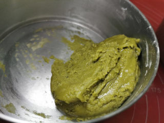 8、螺旋大麦苗酥皮月饼,拌成团