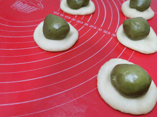 10、螺旋大麦苗酥皮月饼,水油皮包入酥油皮