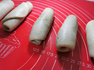 13、螺旋大麦苗酥皮月饼,由上往下卷，静置20分钟