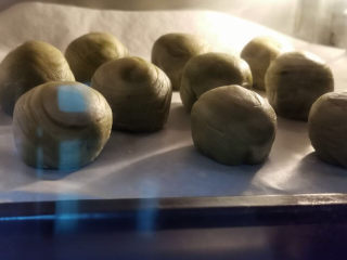 22、螺旋大麦苗酥皮月饼,烤箱180度预热，烤25分钟即可