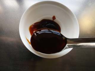 3、酱爆香辣钉螺,蚝油2勺