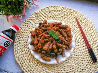 13、酱爆香辣钉螺,成品