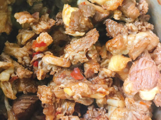 13、牛腩萝卜汤,拌匀