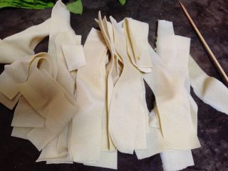 4、简版串串香辣火锅,豆腐皮切条