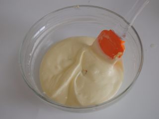 6、荔枝杨梅雪糕,混合淡奶油和荔枝肉