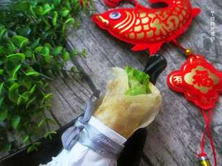 14、饺子皮也能烙出鸡蛋灌饼,卷起来大功告成