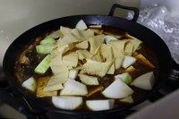 11、农家铁锅鱼,炖10分钟后放入冬瓜和豆皮