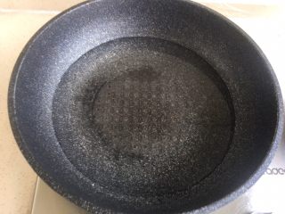 7、笋干啤酒炖肉,锅内加水