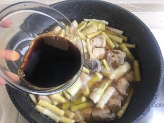 20、笋干啤酒炖肉,生抽