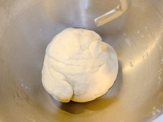 7、香酥小油条,揉成表面光滑