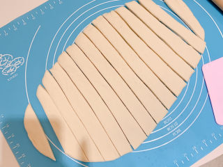 11、香酥小油条,分别切成小段