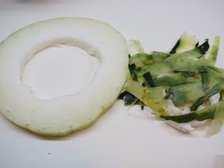 5、时令开胃汤,削皮