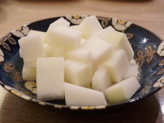 7、时令开胃汤,冬瓜切块