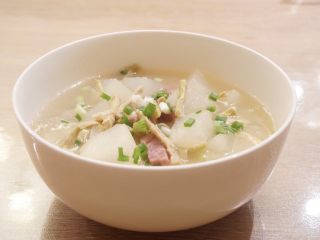 17、时令开胃汤,装盘，再来个菜就能开饭啦！