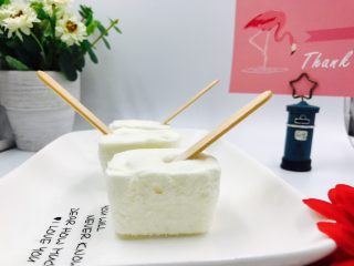 18、牛奶之恋《云朵香草冰淇淋》【冷饮】,但是口感真的很好哦！