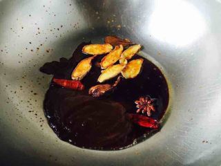 7、#咸味#  老天津卫特色酱牛肉,再倒入80g甜面酱