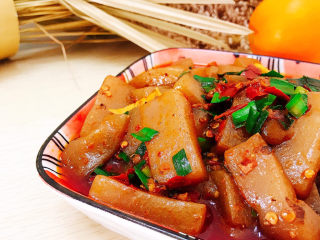 15、麻辣魔芋,装盘