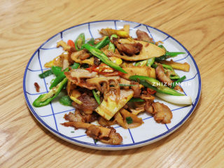 23、春笋炒肉,这个春笋炒肉就做好啦，非常下饭噢