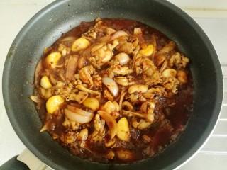 21、干锅牛蛙,烧开后收汁。