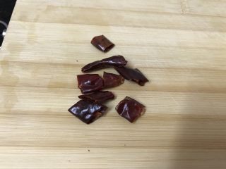 7、绿色美食～素炒西葫芦丝,辣椒剪段，不喜辣的可免