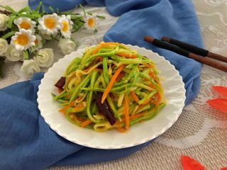 17、绿色美食～素炒西葫芦丝,清甜可口哟