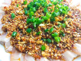 23、蒜泥白肉,撒上葱花